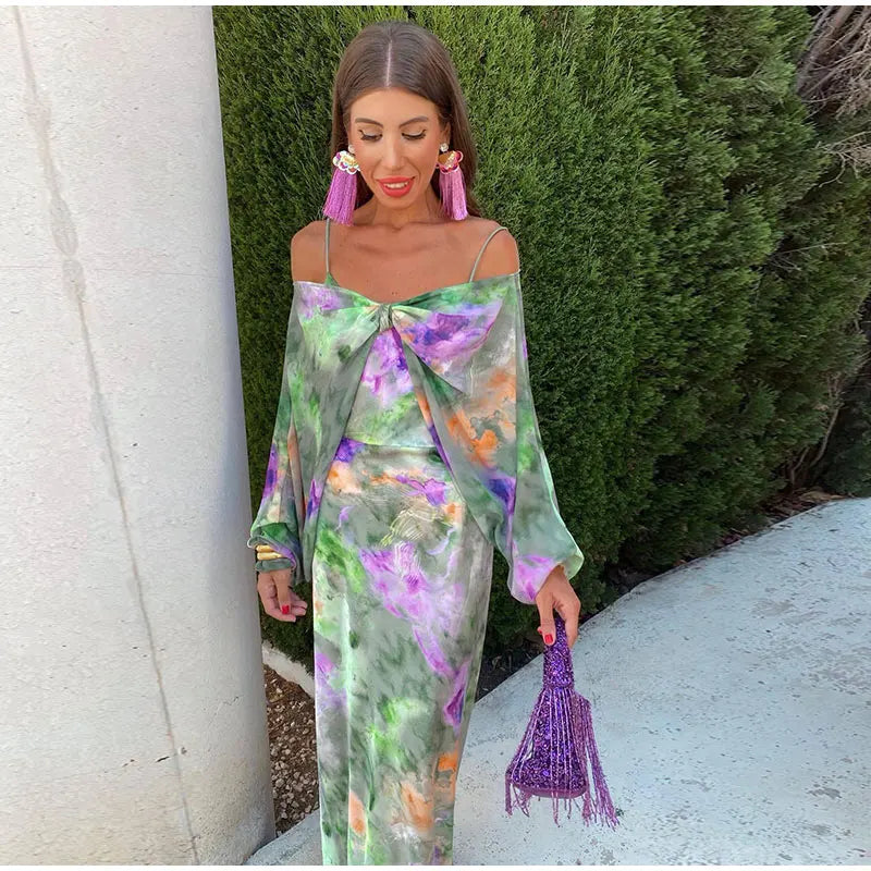 جينيت | فستان طويل أنيق – مطبوع ملون وأكتاف مكشوفة