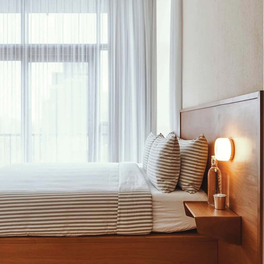 Elegáns Fali Lámpa – Puha Domború Felület és Meleg Hangulat