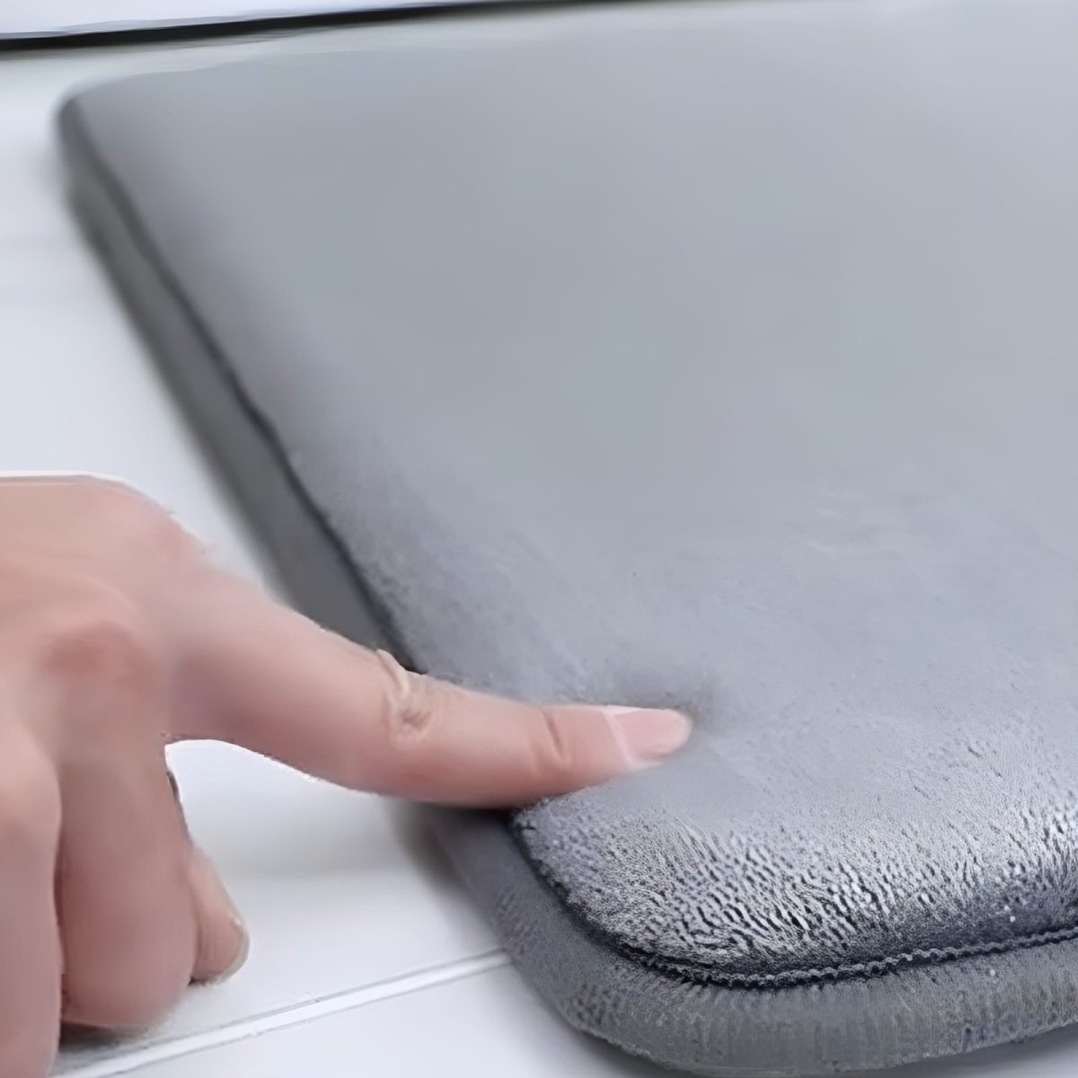 Super absorbční protiskluzová koupelnová podložka – každodenní pohodlí a bezpečnost