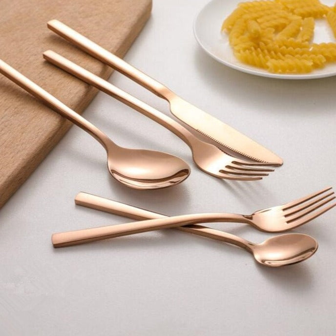 Complete Cutlery Set – Elegant Pieces for a Refined Table
