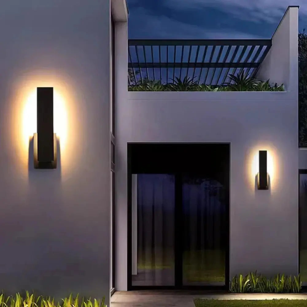IP65 Resistant Outdoor Wall Light - Solidity And Modernity
