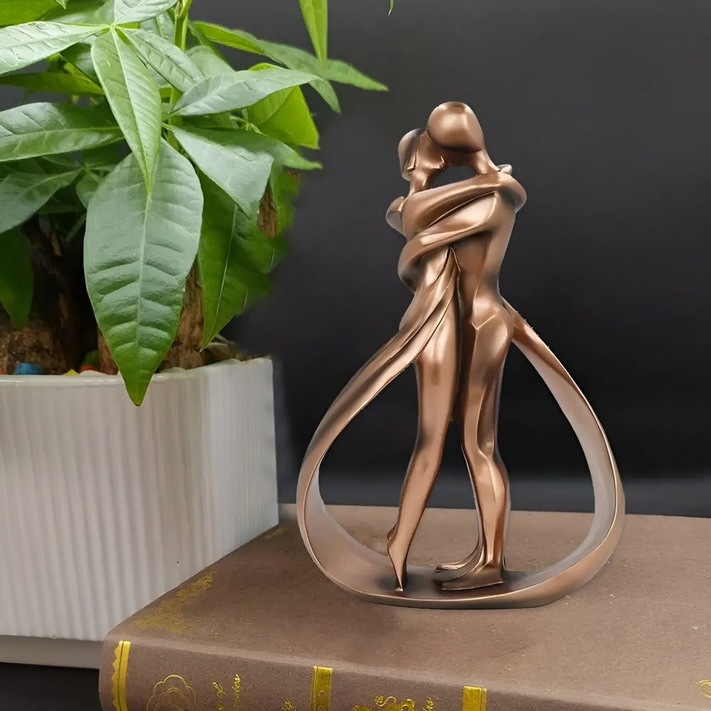 Couple in Love Statue - Sentimental Gift & Modern Style