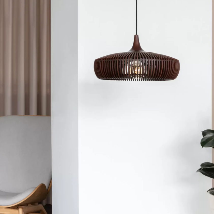 エレガントな照明吊り下げ – 輝きと洗練