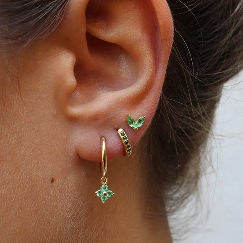 Set Oorbellen En Piercings – Veelzijdigheid En Subtiele Glans
