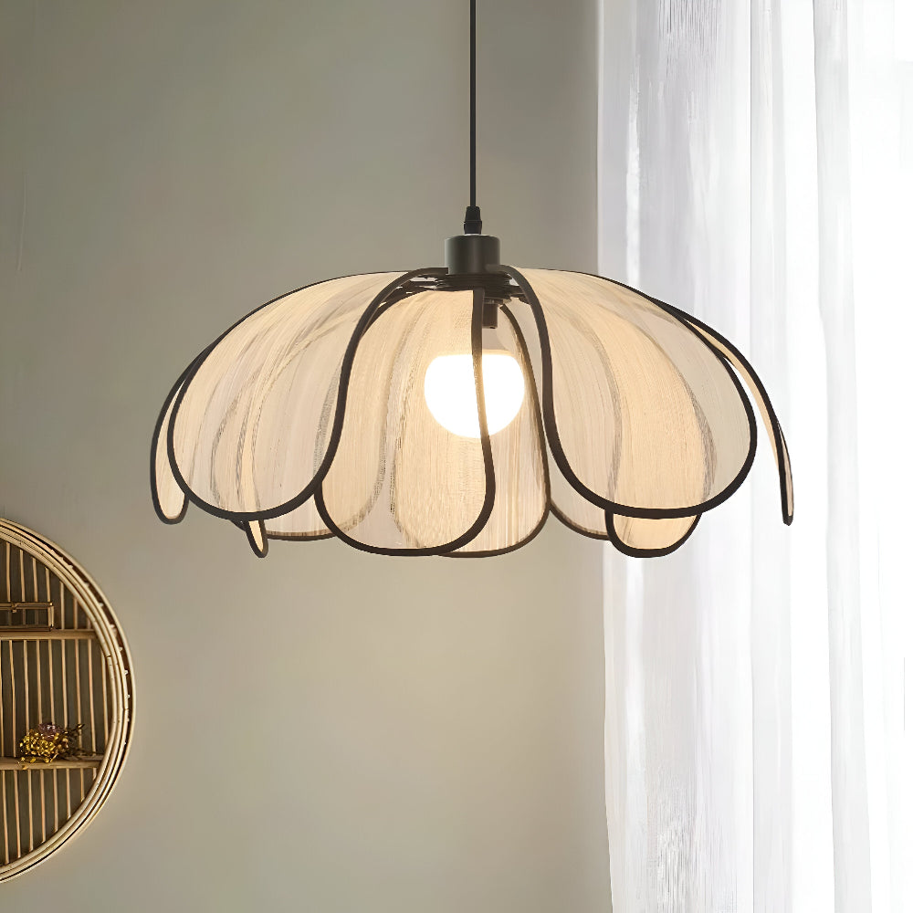 Elegantní závěsná lampa z přírodního proutí - přírodní dekorace a harmonické osvětlení