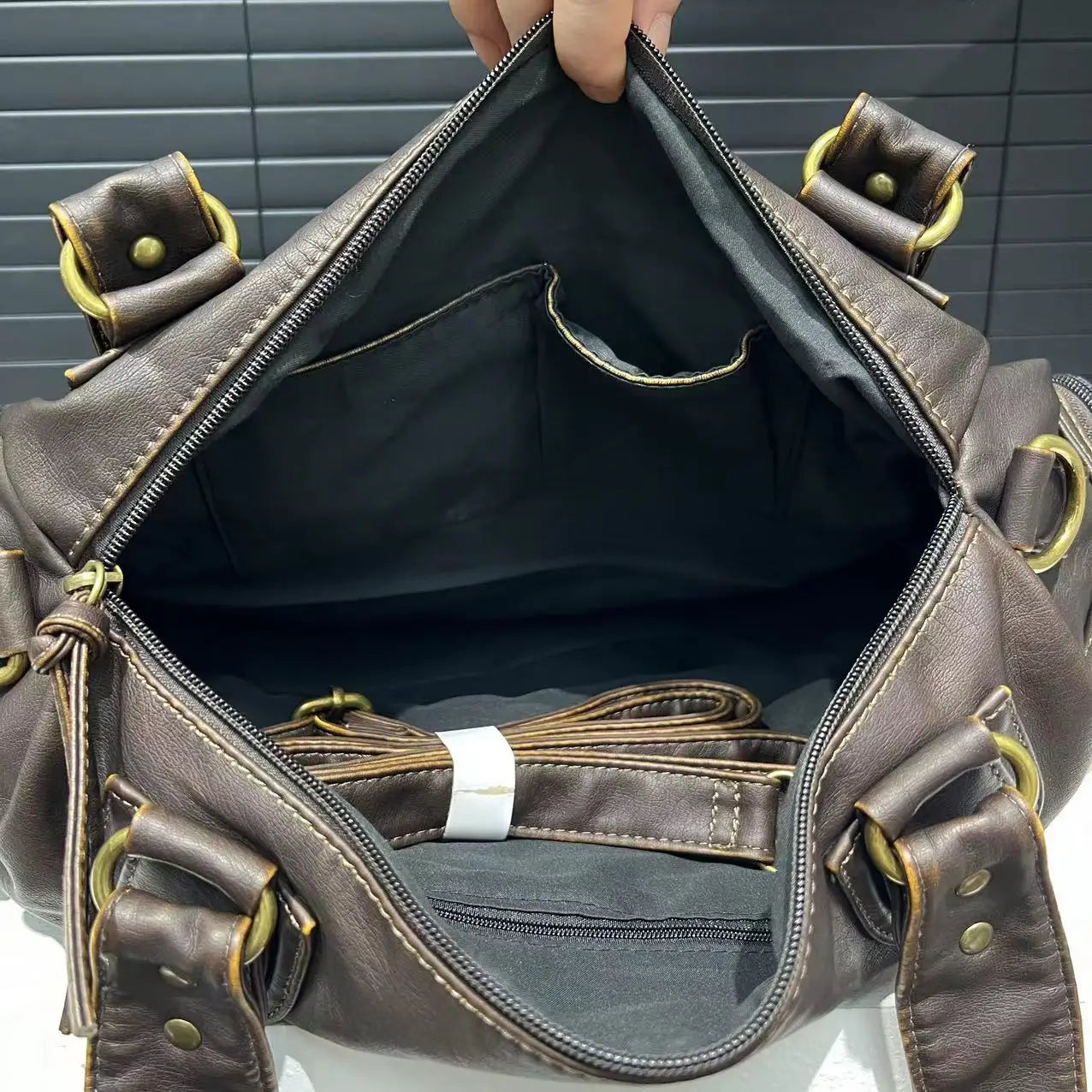 Clara | Retro kabelka přes rameno – Nadčasová elegance a vintage styl 