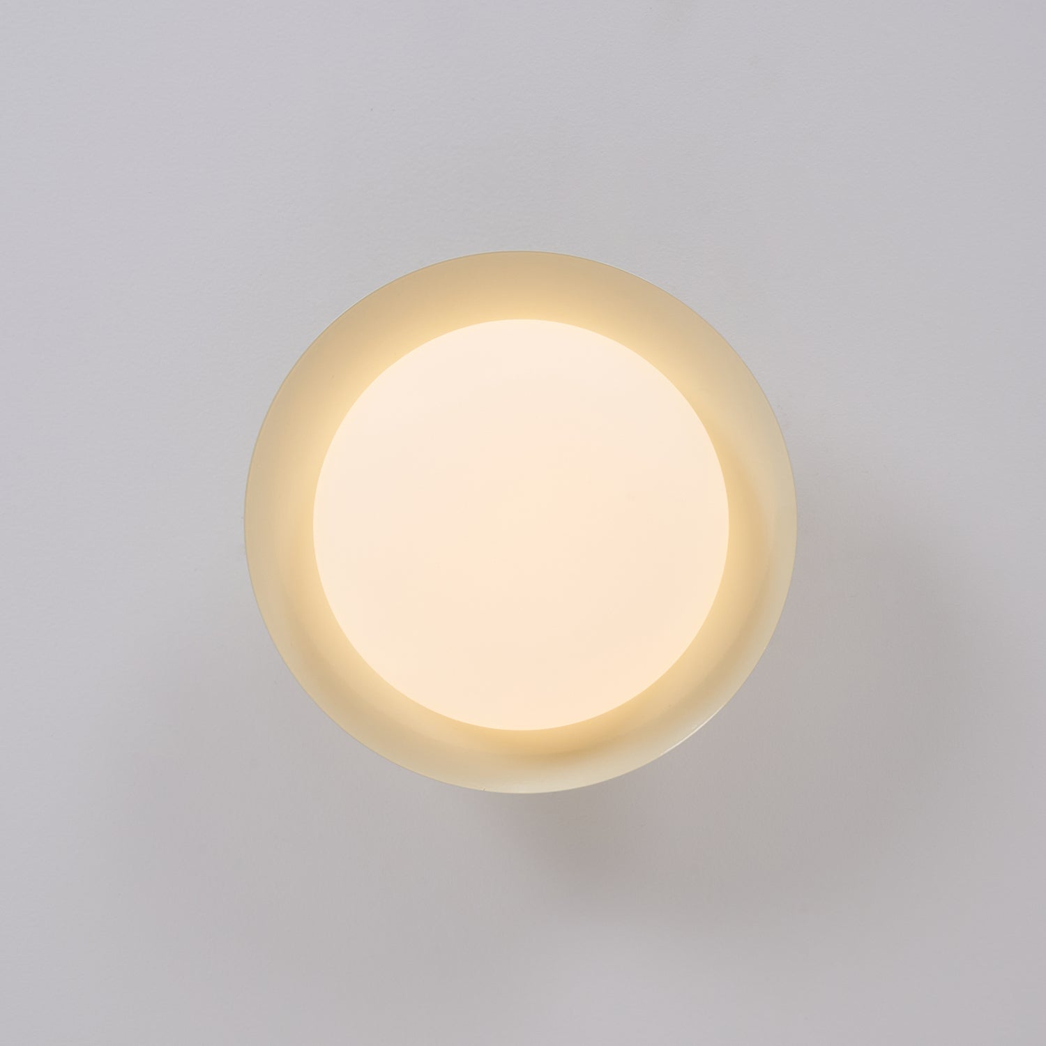 Round LED ceiling light - Natural glow & Discreet elegance