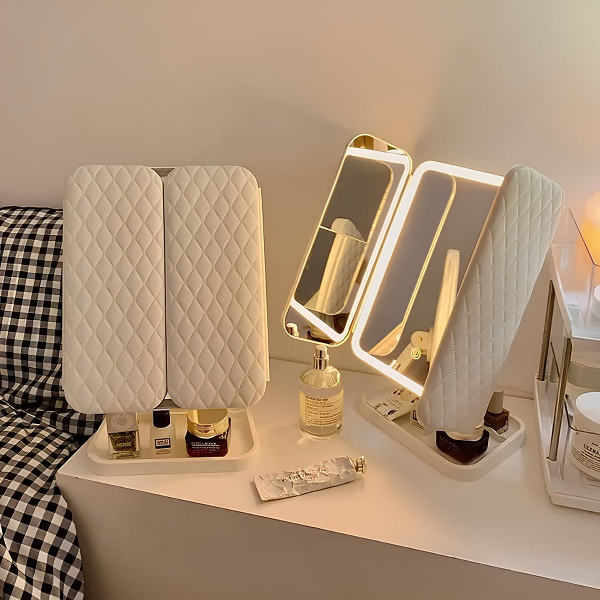 Specchio Intelligente — Illuminazione LED e Display Moderno 