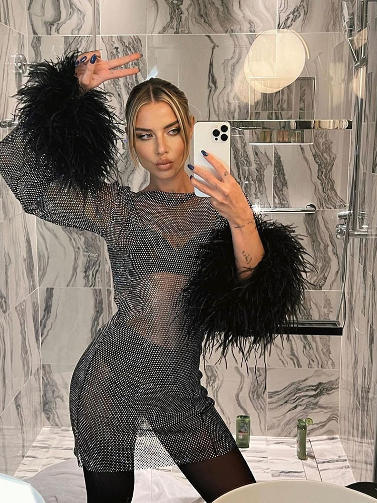 Večerné šaty – trblietavý a ženský štýl 