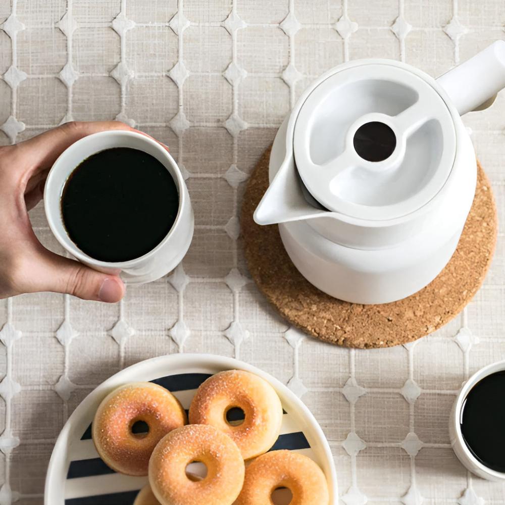 Isothermal carafe with handle - Modern elegance & Thermal performance