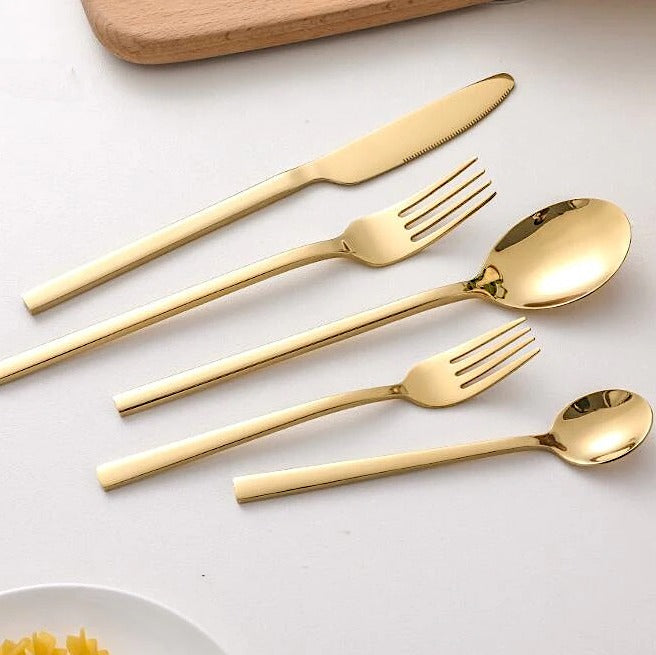 Juego de Cubiertos Completo – Piezas Elegantes Para Una Mesa Refinada 