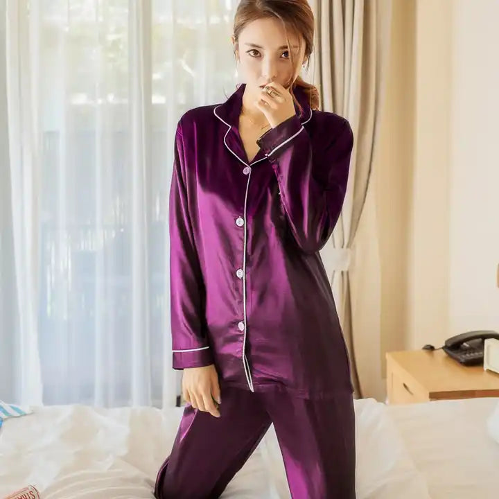 Sandra | Shiny Pajamas – Night Elegance and Delicate Touch 