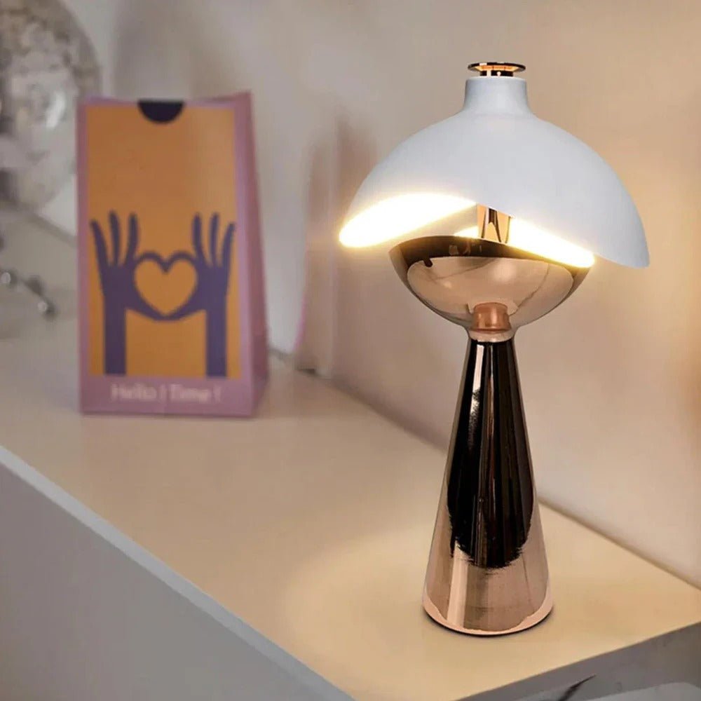 Lampe De Table Sculptée – Élégance Et Originalité