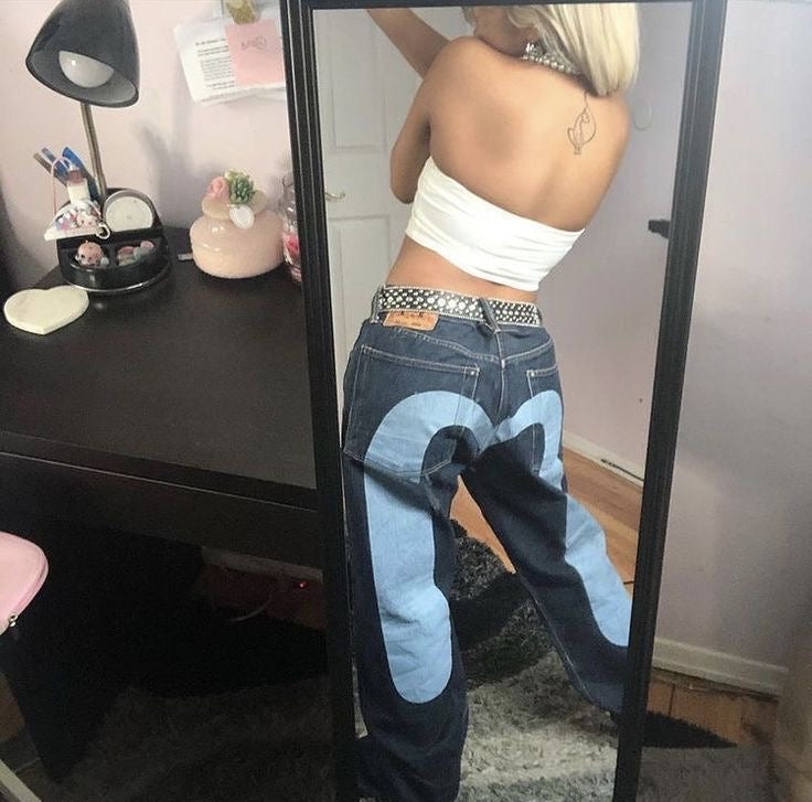 Nina | Módne nohavice – rovný strih a kontrastný vzor srdca 