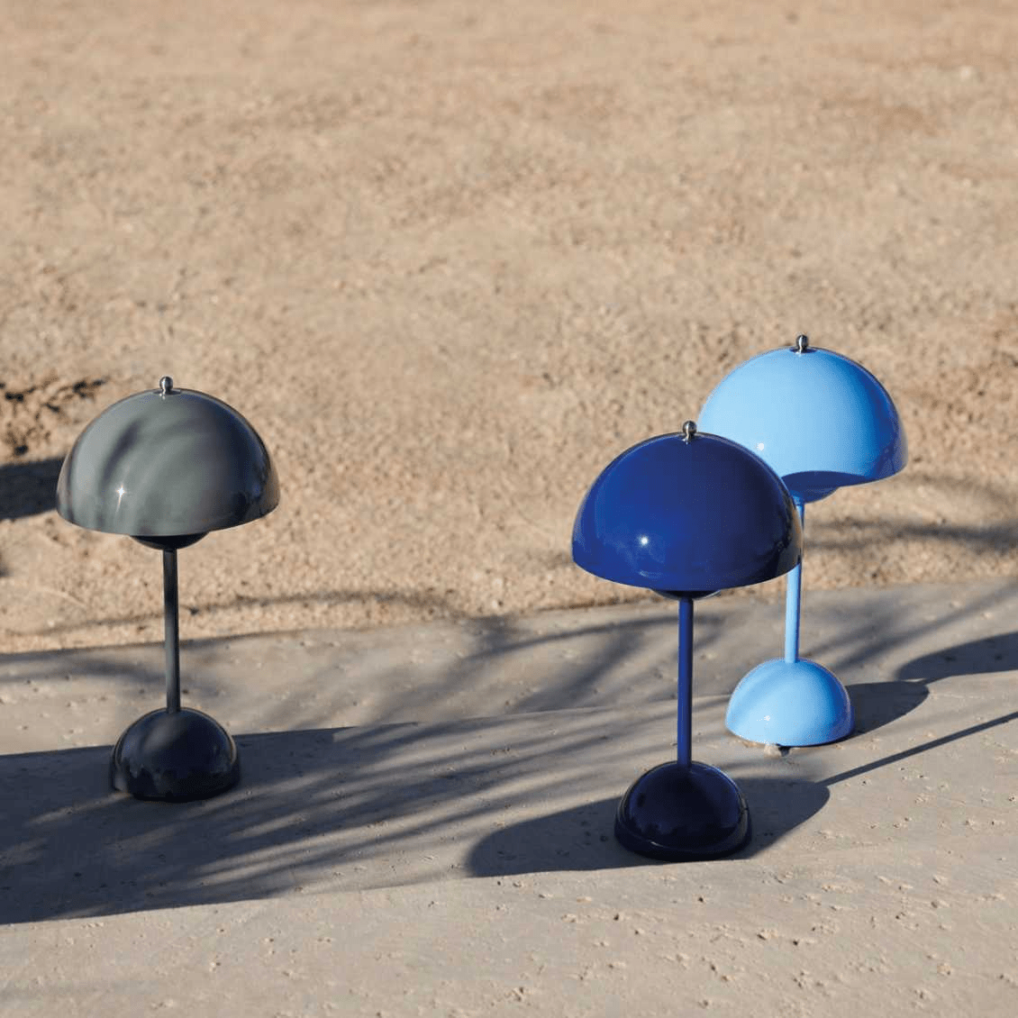 مصباح LED مكتبي – بساطة عصرية ووظائف 