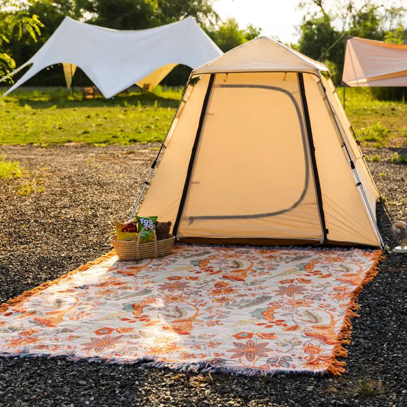 Bohémsky prehoz s kvetinovým vzorom a strapcami 