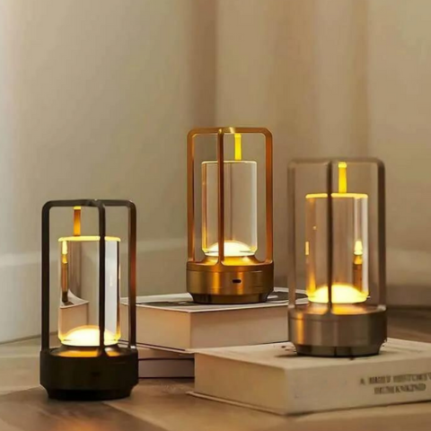 Újratölthető Asztali Lámpa – Szórt Fény és Időtlen Stílus 