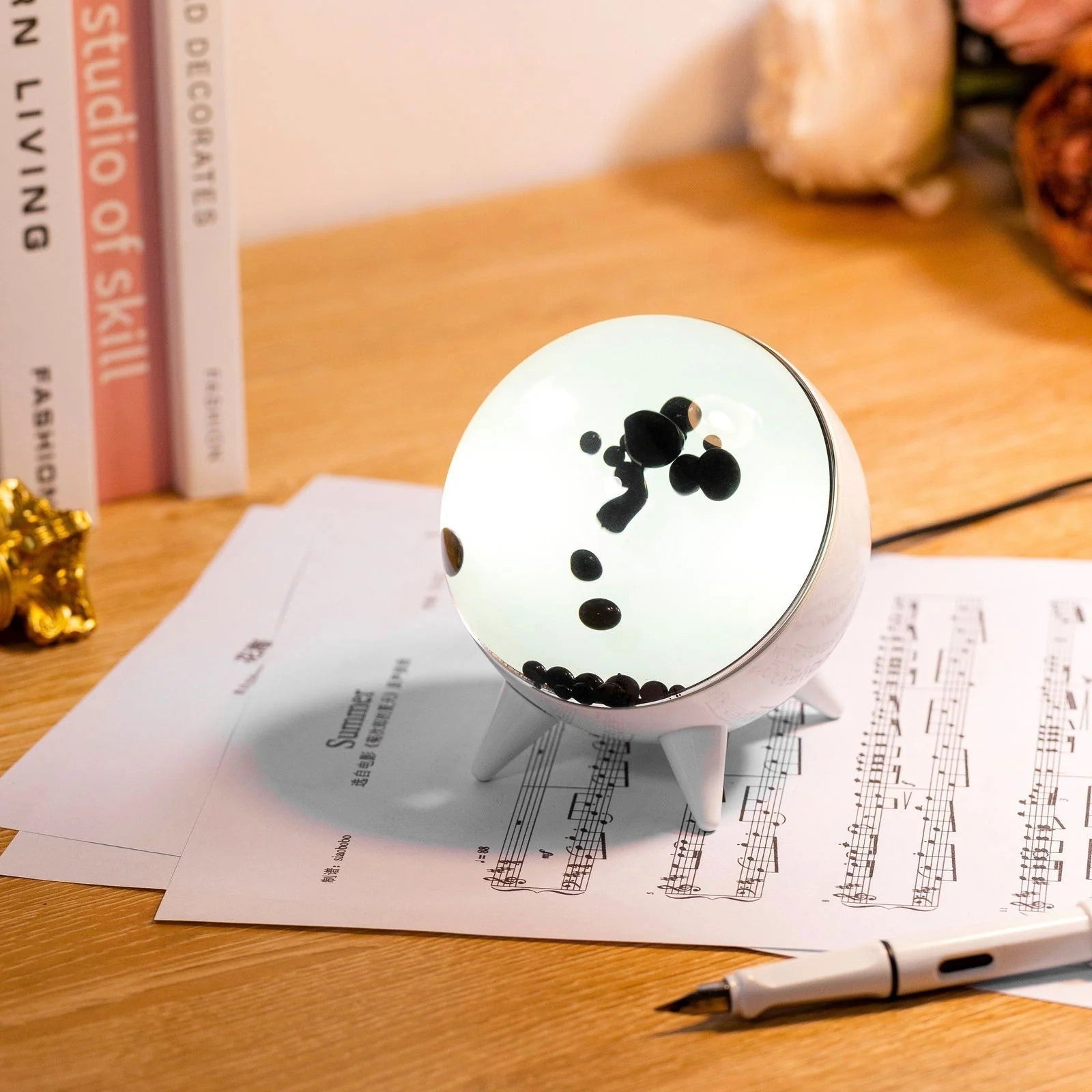 Interaktív Dekoratív Lámpa – Fényjáték és Egyedi Design 