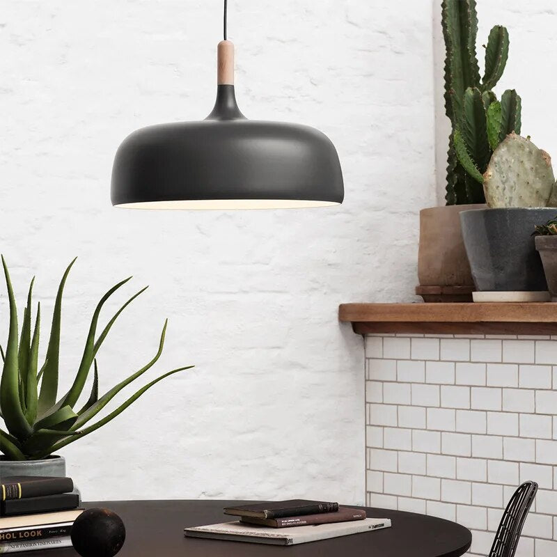 北欧吊り下げLEDランプ - スリムなラインと柔らかい照明 