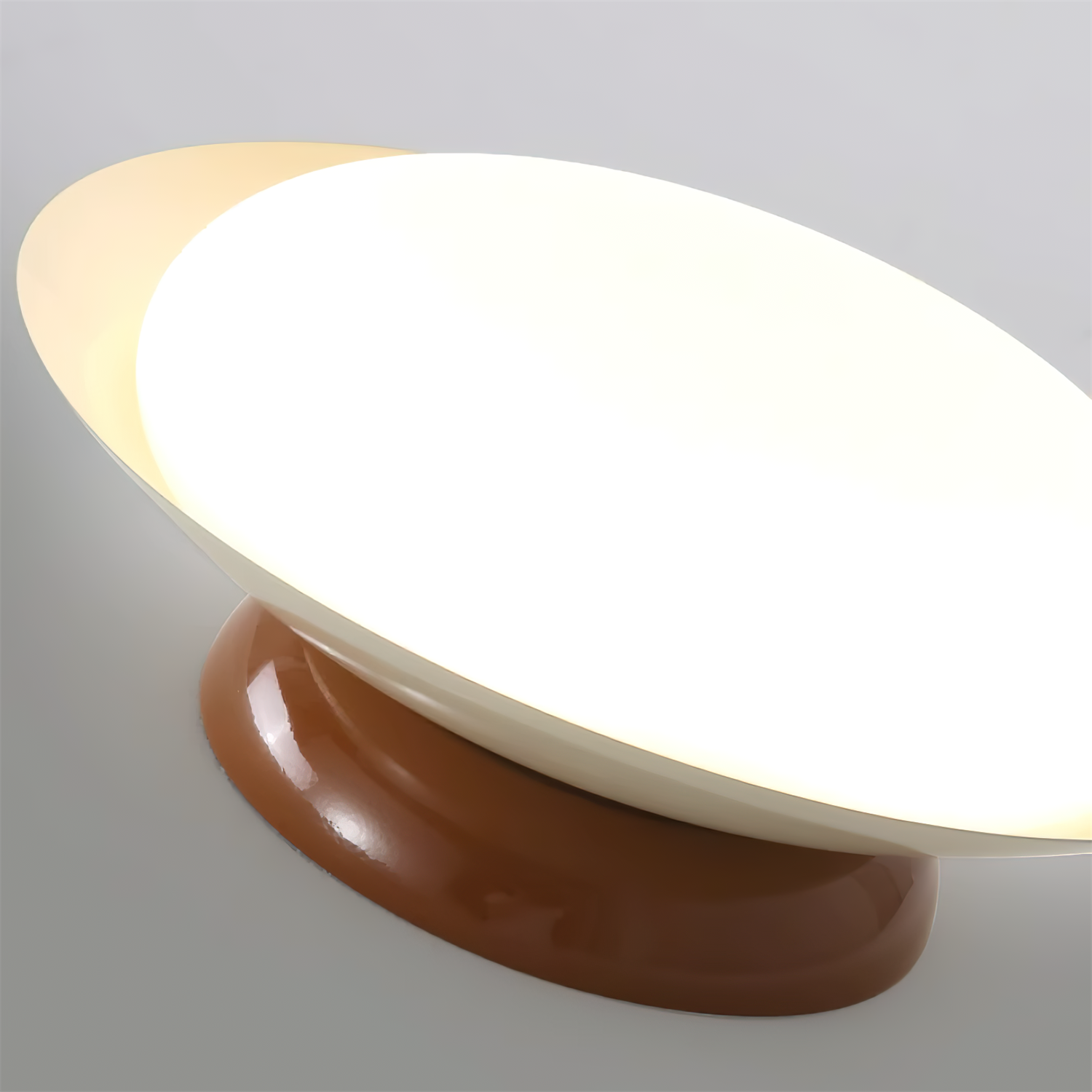 Round LED ceiling light - Natural glow & Discreet elegance