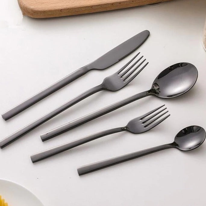 Juego de Cubiertos Completo – Piezas Elegantes Para Una Mesa Refinada 