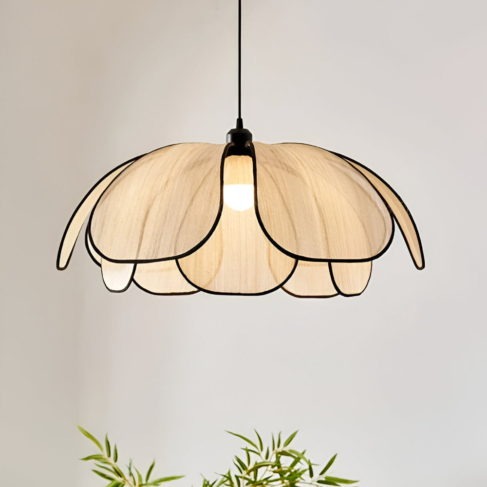 Elegantní závěsná lampa z přírodního proutí - přírodní dekorace a harmonické osvětlení